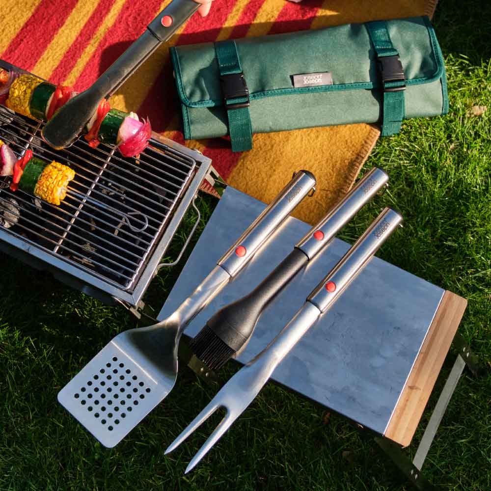 Joseph Joseph Grillout Heavy-Duty BBQ Cleaning Brush With Retractable Head at MyHouse
