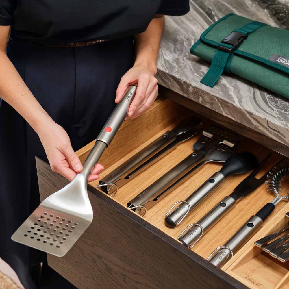 Joseph Joseph Grillout BBQ Turner Tongs With Retractable Head at MyHouse