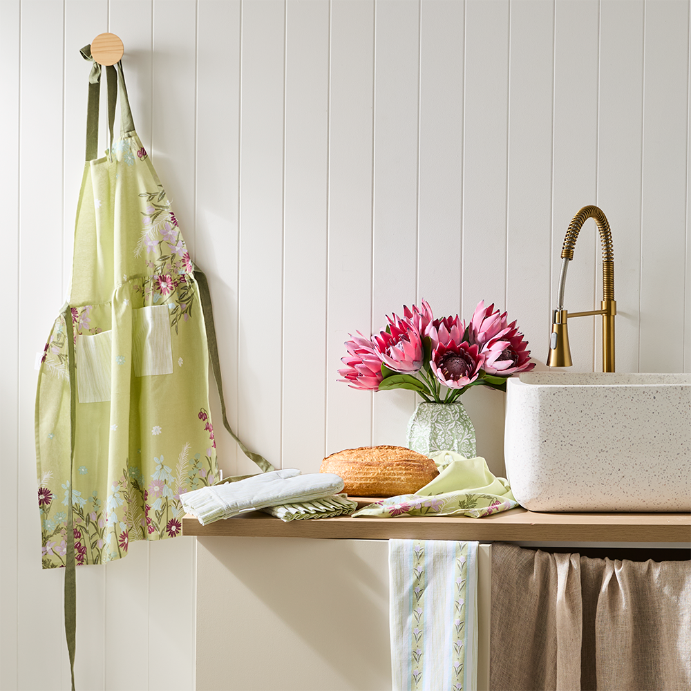 Fleur & Field Ruffle Set Of 2 Oven Mitts