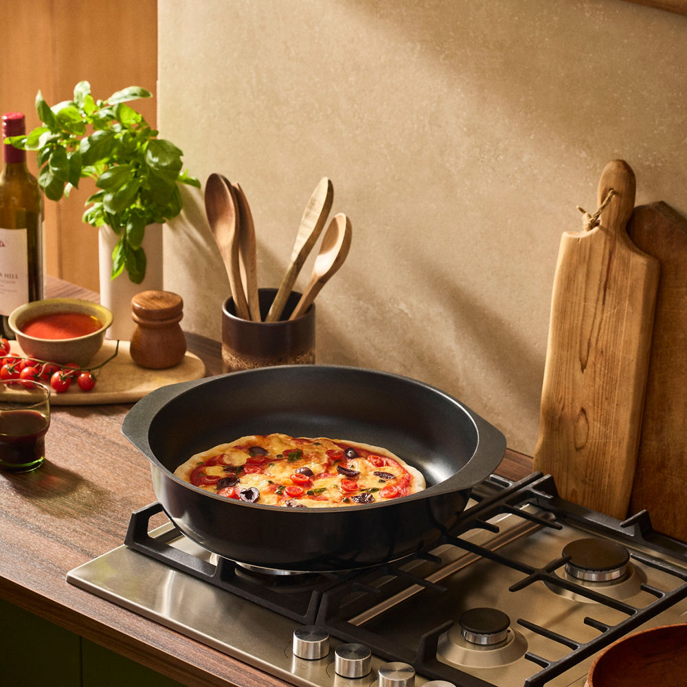 Bessemer Non Stick Round Cook n Bake 37cm Black