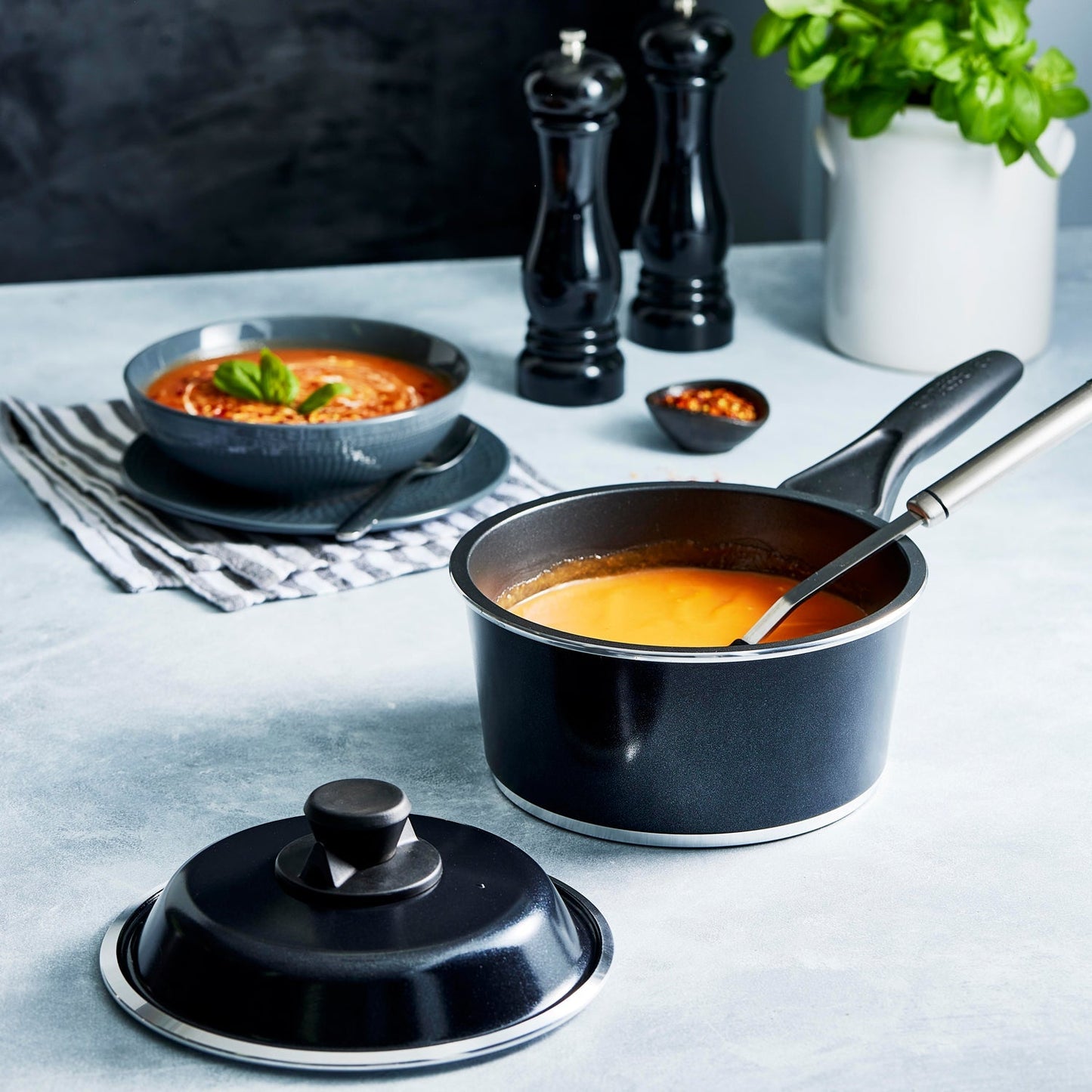 Bessemer Saucepan 20cm Black