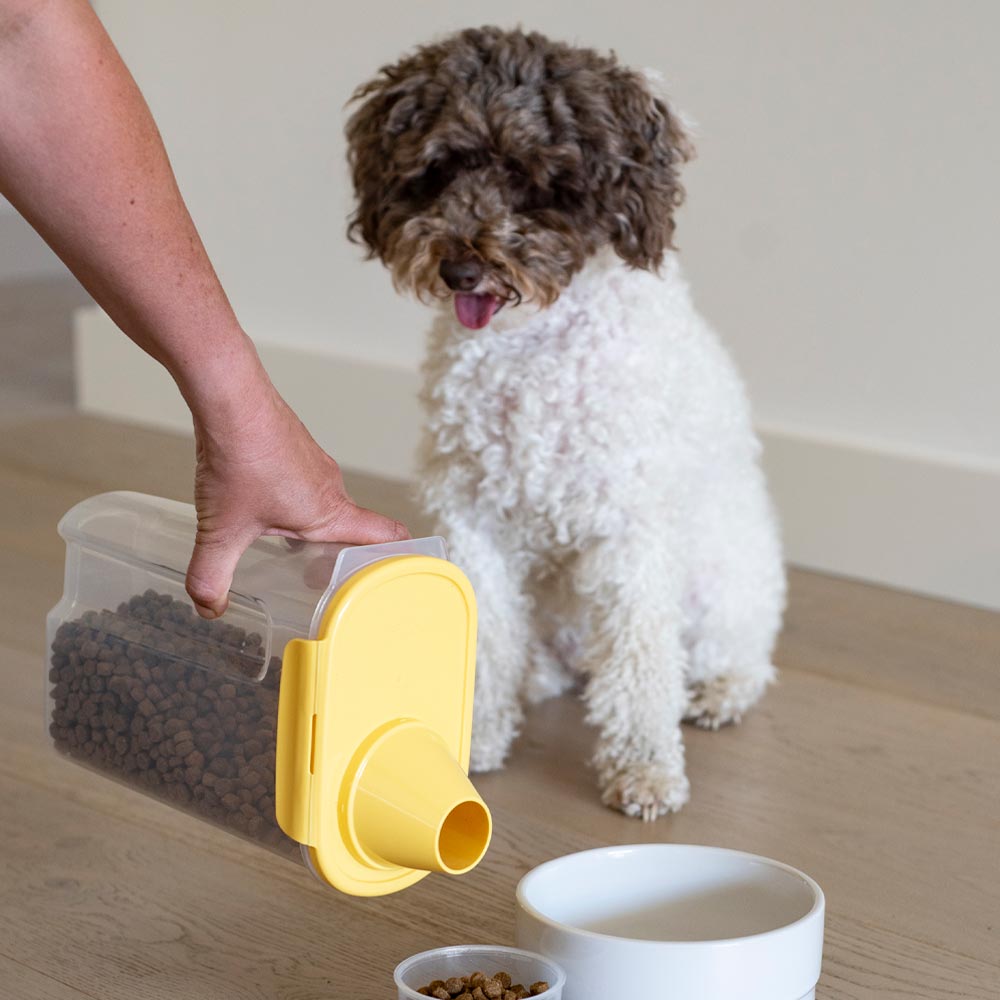 Lock & Lock Pet Food Storage With Easy Pour Container