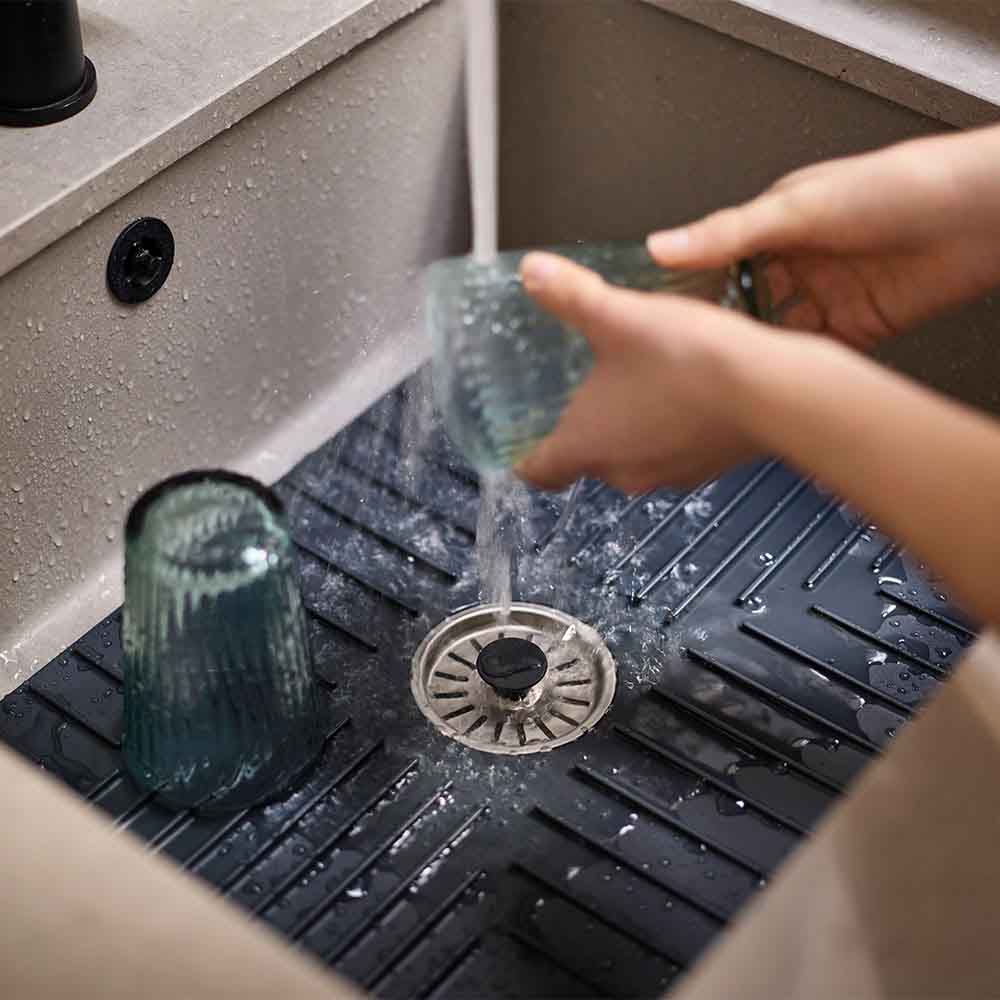 Joseph Joseph SinkShield Sink Mat With Draining Plug