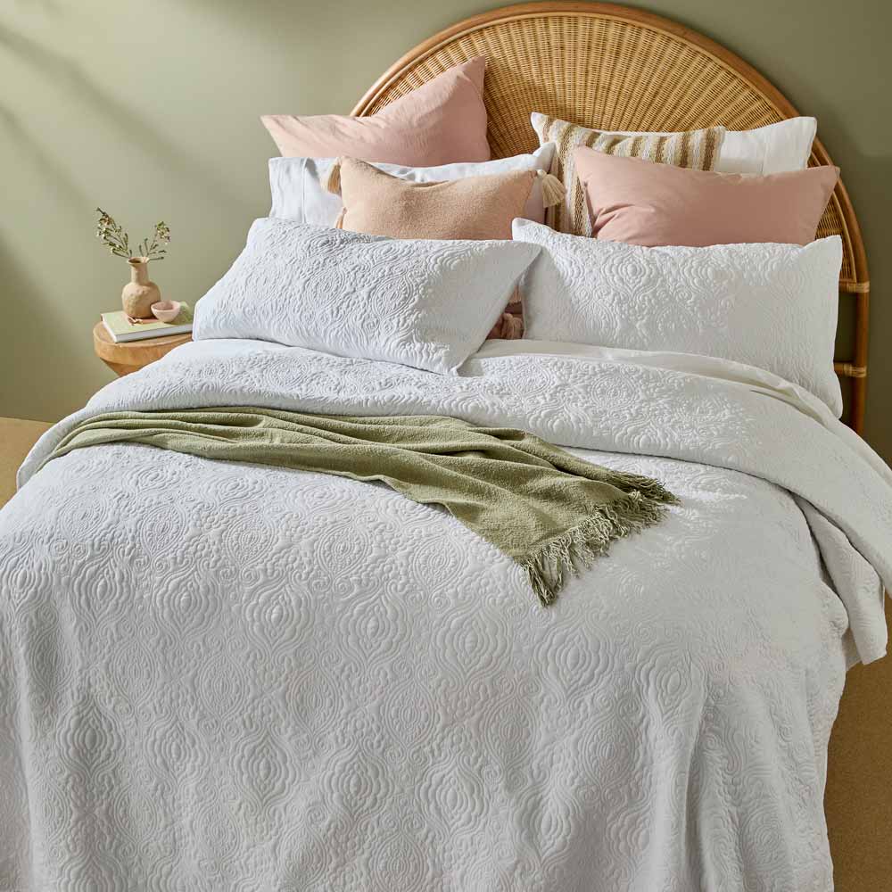 Adorn Living Huxley Coverlet Set Queen/King