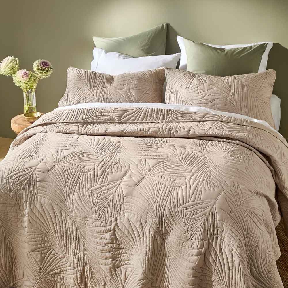 Adorn Living Fern Coverlet Set Queen/King