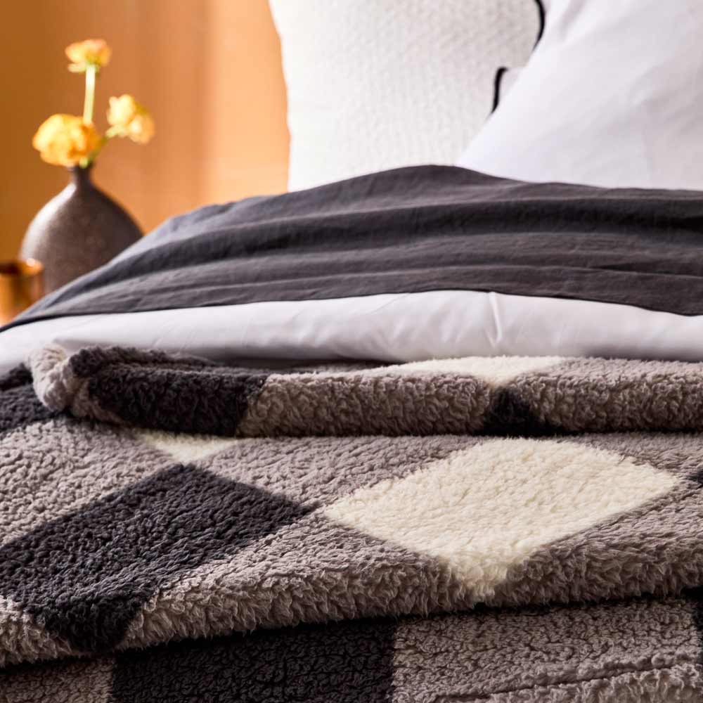 Adorn Living Cuddle Throw