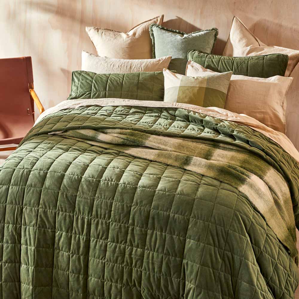 MyHouse Velvet Coverlet Set Iguana Queen/King