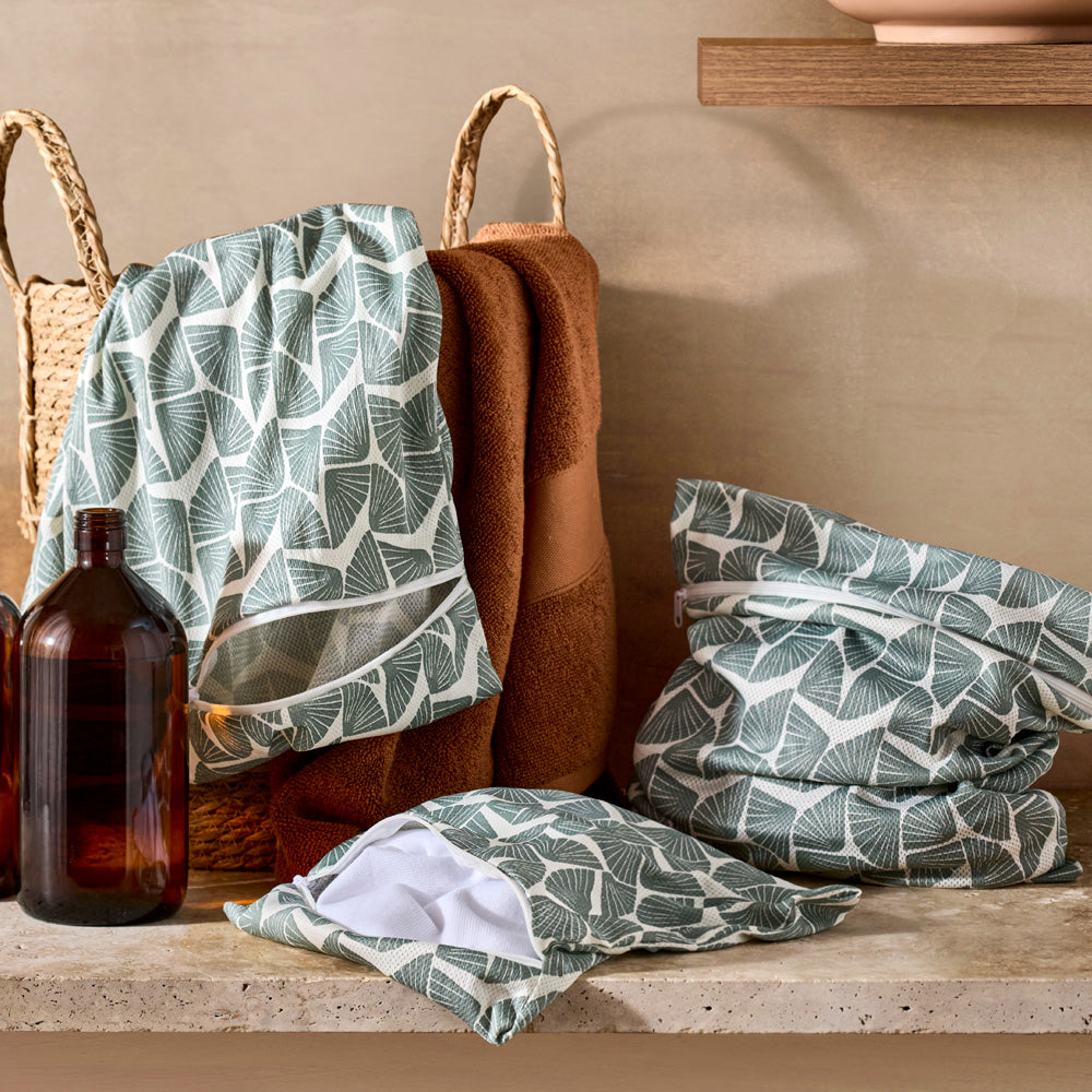 Made of this Set of 3 Laundry Wash Bags