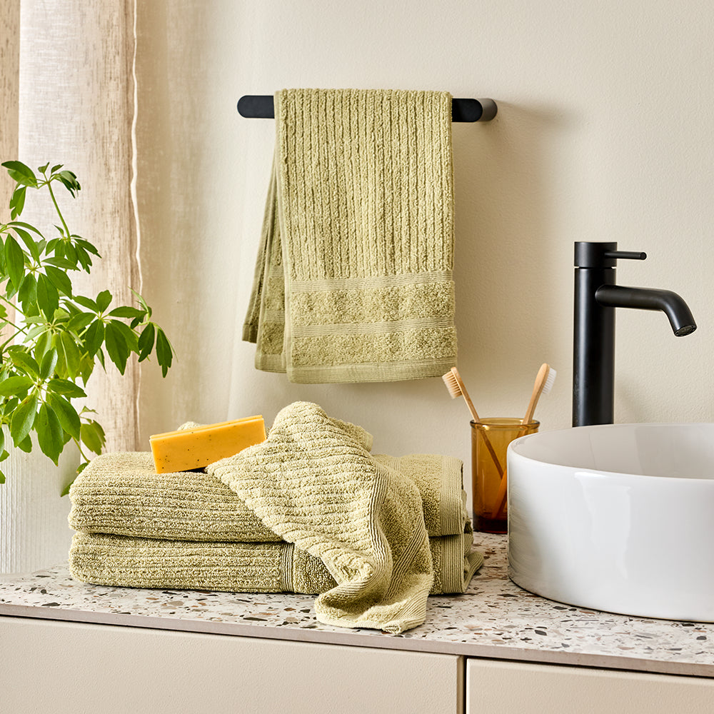 Adorn Living Set Of 4 Essential Bath Towels