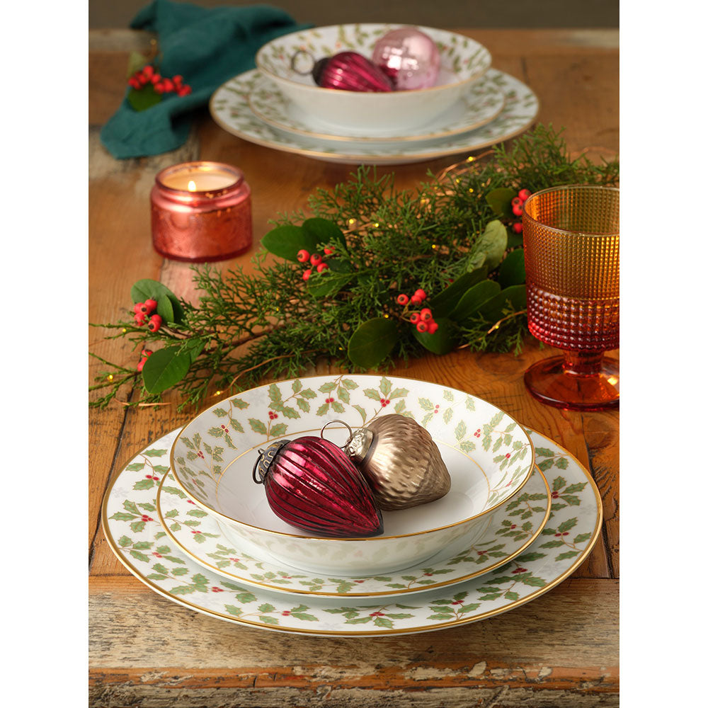 Noritake Holly and Berry 12 Piece Dinner Set