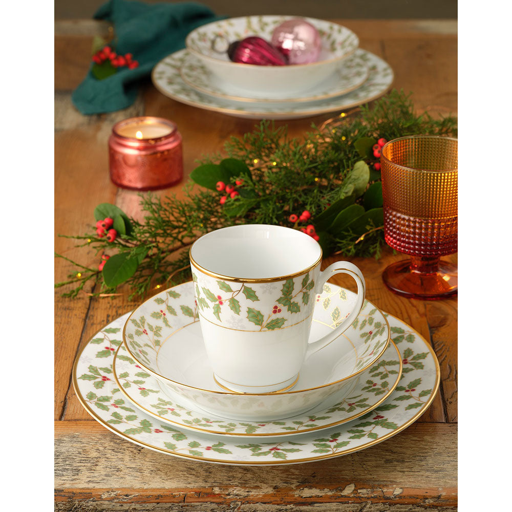 Noritake Holly and Berry 12 Piece Dinner Set