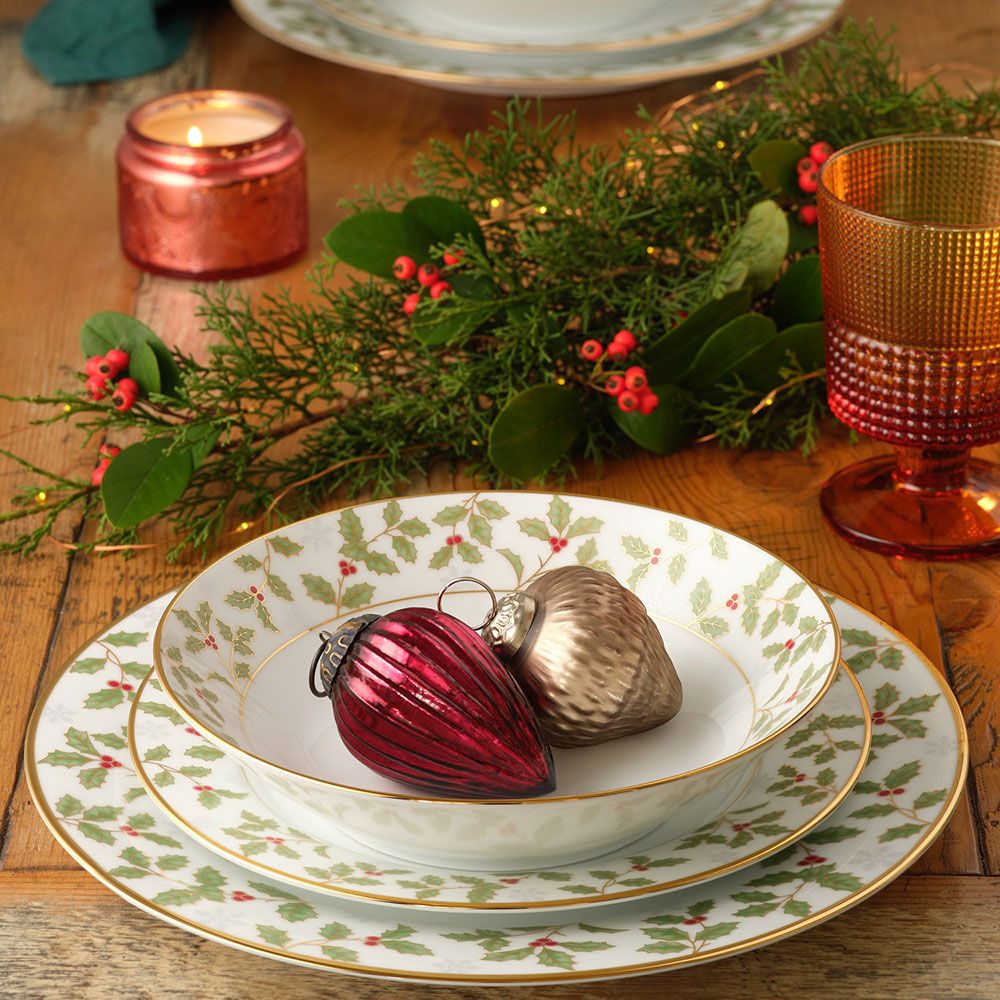 Noritake Holly and Berry 12 Piece Dinner Set