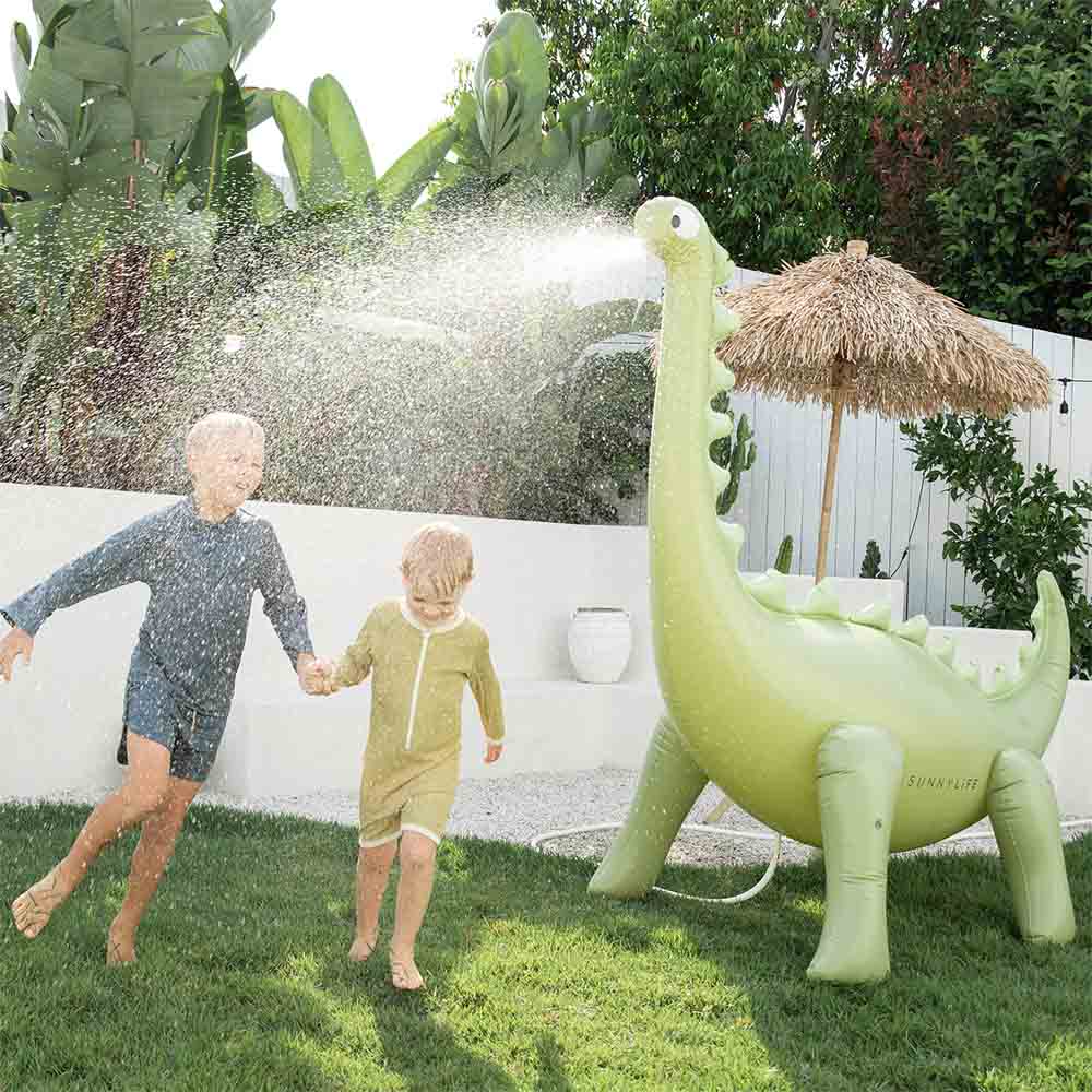 SUNNYLiFE Dino Giant Sprinkler Into the Wild