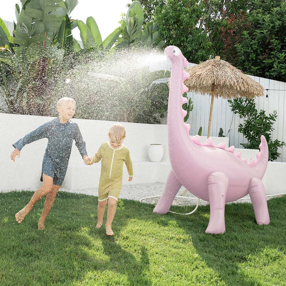 SUNNYLiFE Dino Giant Sprinkler Into the Wild