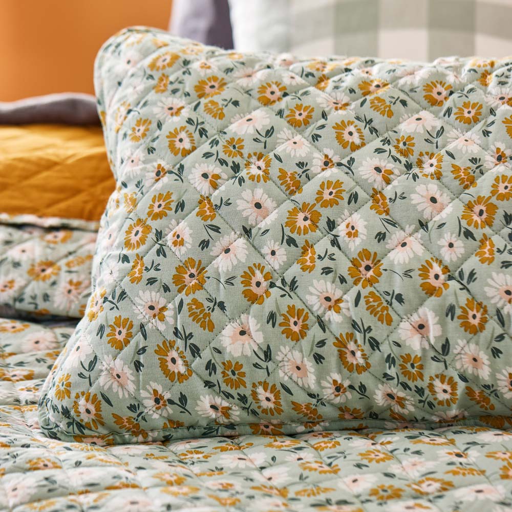 Daisy Coverlet Set